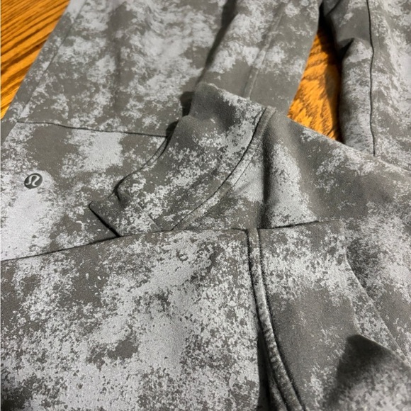 Lululemon🍋Gray and Black Patterned Pants - Picture 12 of 12